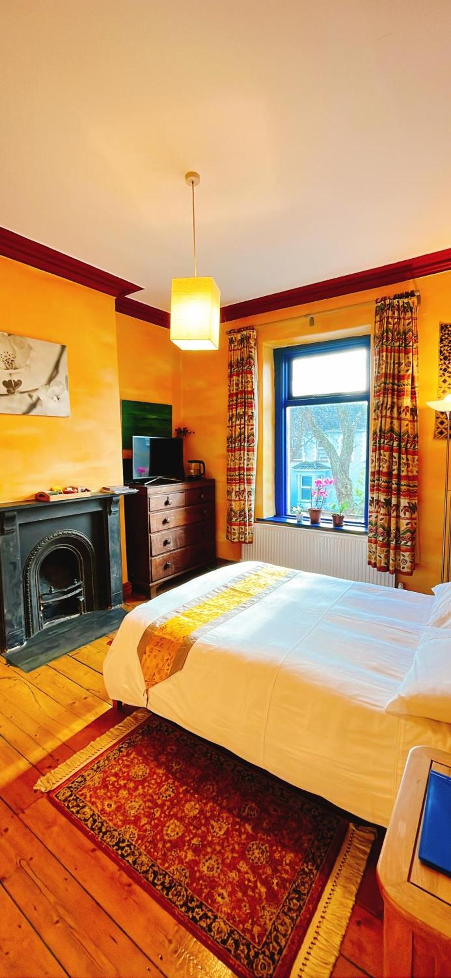 Funky Urban Jungle Bed and Breakfast Cardiff Exteriör bild
